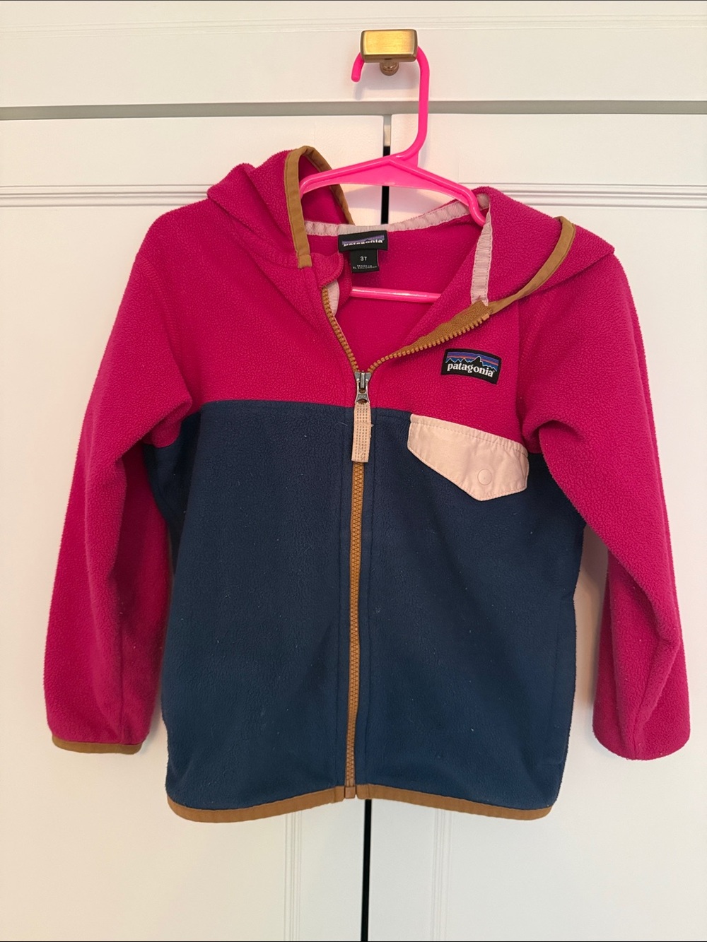Patagonia Two-Tone Fleece Hoodie - Pink & Navy with Tan Trim 3T excellent condit